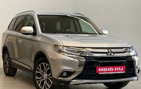 Mitsubishi Outlander III рестайлинг 3, 2015 год, 1 990 000 рублей, 3 фотография