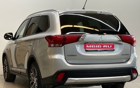 Mitsubishi Outlander III рестайлинг 3, 2015 год, 1 990 000 рублей, 7 фотография