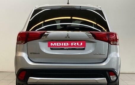 Mitsubishi Outlander III рестайлинг 3, 2015 год, 1 990 000 рублей, 6 фотография