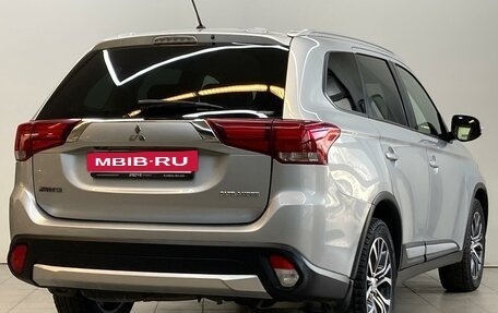 Mitsubishi Outlander III рестайлинг 3, 2015 год, 1 990 000 рублей, 5 фотография