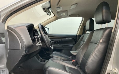 Mitsubishi Outlander III рестайлинг 3, 2015 год, 1 990 000 рублей, 13 фотография