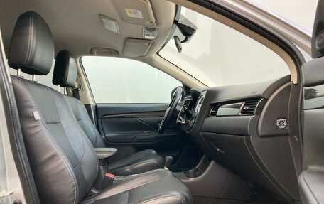 Mitsubishi Outlander III рестайлинг 3, 2015 год, 1 990 000 рублей, 14 фотография