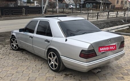 Mercedes-Benz E-Класс, 1994 год, 750 000 рублей, 3 фотография