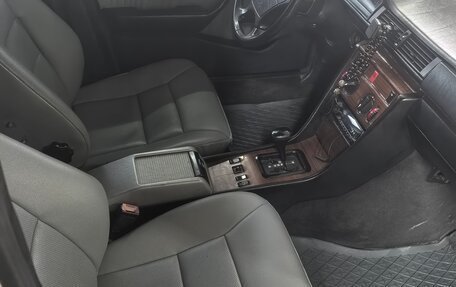 Mercedes-Benz E-Класс, 1994 год, 750 000 рублей, 6 фотография