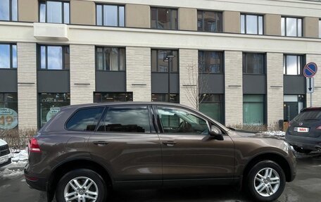 Volkswagen Touareg III, 2011 год, 2 100 000 рублей, 2 фотография