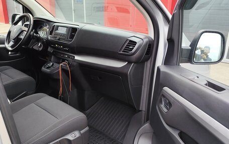 Peugeot Traveller I, 2021 год, 3 850 000 рублей, 24 фотография
