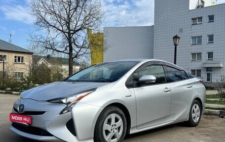 Toyota Prius IV XW50, 2017 год, 1 900 000 рублей, 1 фотография