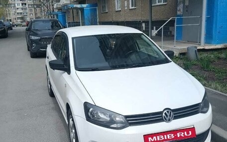Volkswagen Polo VI (EU Market), 2011 год, 680 000 рублей, 2 фотография