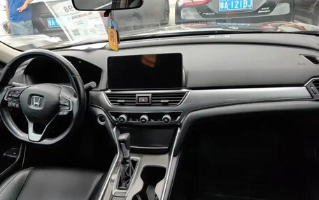 Honda Accord IX рестайлинг, 2022 год, 1 800 000 рублей, 13 фотография