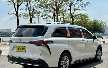Toyota Sienna, 2022 год, 4 100 000 рублей, 4 фотография