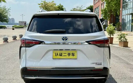 Toyota Sienna, 2022 год, 4 100 000 рублей, 8 фотография
