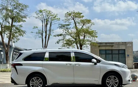 Toyota Sienna, 2022 год, 4 100 000 рублей, 5 фотография