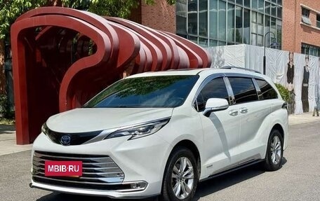 Toyota Sienna, 2022 год, 4 100 000 рублей, 2 фотография