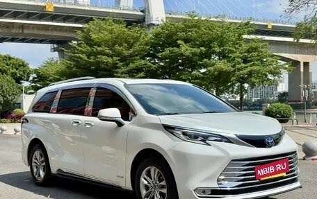 Toyota Sienna, 2022 год, 4 100 000 рублей, 3 фотография