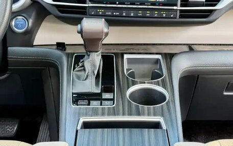 Toyota Sienna, 2022 год, 4 100 000 рублей, 13 фотография