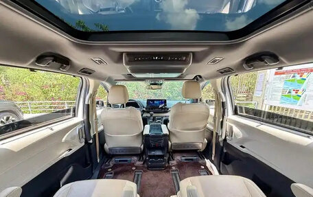 Toyota Sienna, 2022 год, 4 100 000 рублей, 21 фотография
