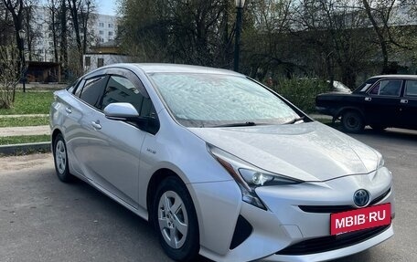 Toyota Prius IV XW50, 2017 год, 1 900 000 рублей, 3 фотография