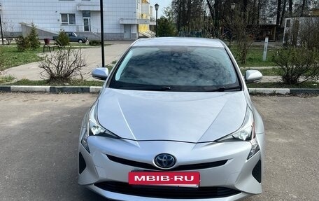 Toyota Prius IV XW50, 2017 год, 1 900 000 рублей, 2 фотография