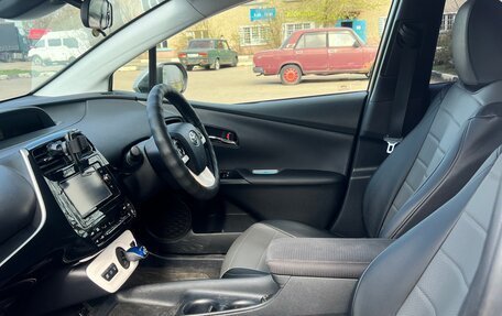 Toyota Prius IV XW50, 2017 год, 1 900 000 рублей, 9 фотография