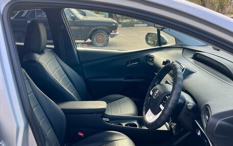 Toyota Prius IV XW50, 2017 год, 1 900 000 рублей, 10 фотография