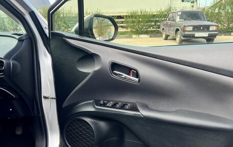 Toyota Prius IV XW50, 2017 год, 1 900 000 рублей, 14 фотография