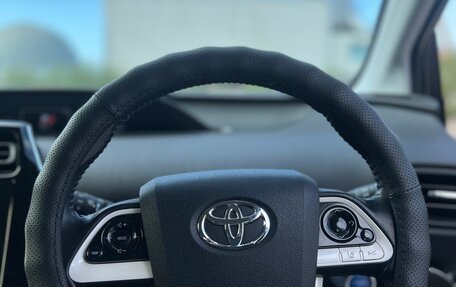 Toyota Prius IV XW50, 2017 год, 1 900 000 рублей, 13 фотография