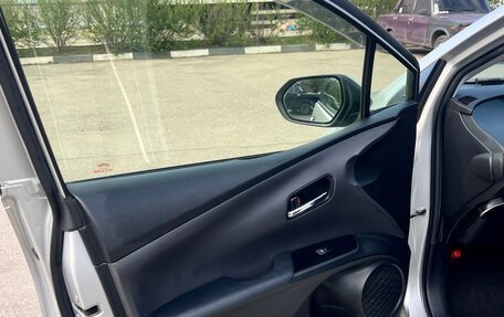 Toyota Prius IV XW50, 2017 год, 1 900 000 рублей, 12 фотография