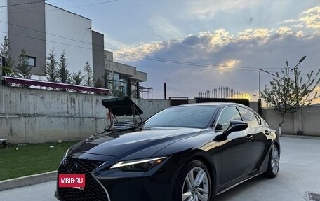 Lexus IS III, 2021 год, 3 050 000 рублей, 2 фотография