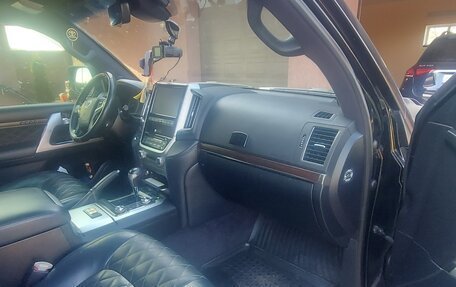 Toyota Land Cruiser 200, 2017 год, 6 100 000 рублей, 4 фотография
