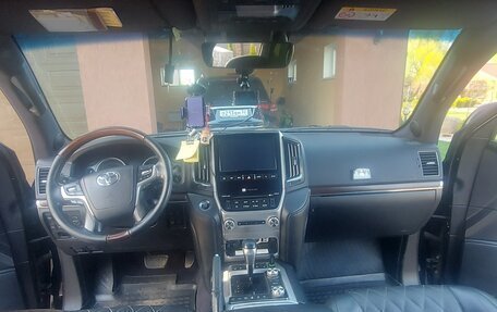 Toyota Land Cruiser 200, 2017 год, 6 100 000 рублей, 8 фотография