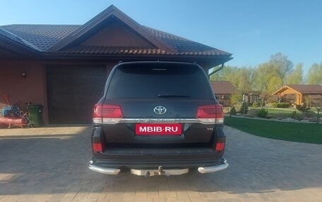 Toyota Land Cruiser 200, 2017 год, 6 100 000 рублей, 2 фотография