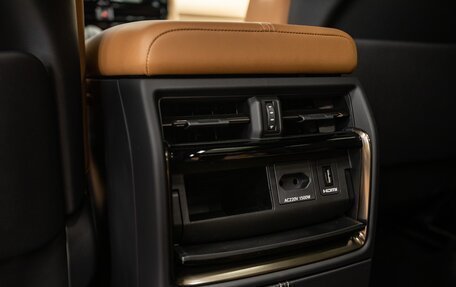 Toyota Alphard, 2024 год, 13 990 000 рублей, 15 фотография