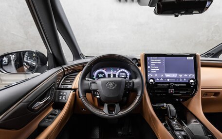 Toyota Alphard, 2024 год, 13 990 000 рублей, 9 фотография