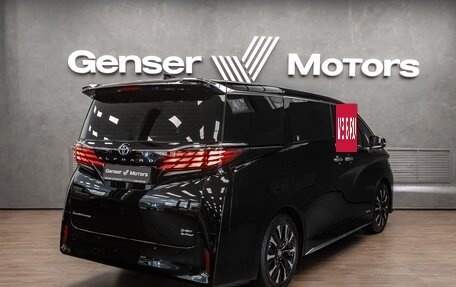 Toyota Alphard, 2024 год, 13 990 000 рублей, 5 фотография