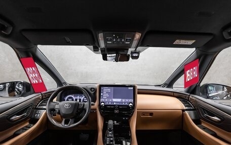 Toyota Alphard, 2024 год, 13 990 000 рублей, 8 фотография