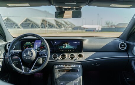 Mercedes-Benz E-Класс, 2022 год, 5 300 000 рублей, 29 фотография