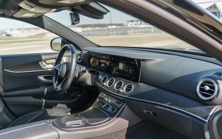 Mercedes-Benz E-Класс, 2022 год, 5 300 000 рублей, 33 фотография