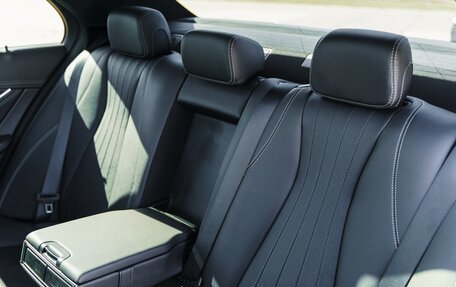 Mercedes-Benz E-Класс, 2022 год, 5 300 000 рублей, 32 фотография