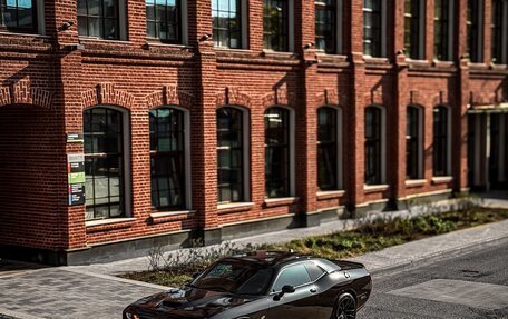 Dodge Challenger III рестайлинг 2, 2021 год, 7 100 000 рублей, 3 фотография