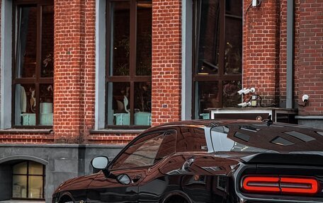 Dodge Challenger III рестайлинг 2, 2021 год, 7 100 000 рублей, 9 фотография
