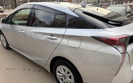 Toyota Prius IV XW50, 2018 год, 1 600 000 рублей, 5 фотография