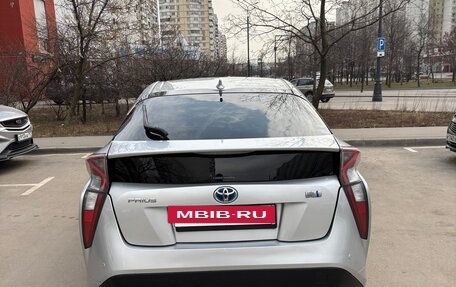 Toyota Prius IV XW50, 2018 год, 1 600 000 рублей, 3 фотография