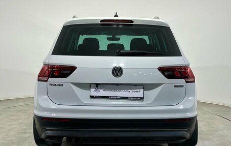 Volkswagen Tiguan II, 2018 год, 2 249 000 рублей, 3 фотография