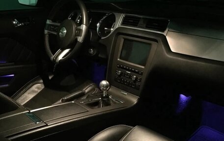 Ford Mustang VI рестайлинг, 2012 год, 4 200 000 рублей, 8 фотография