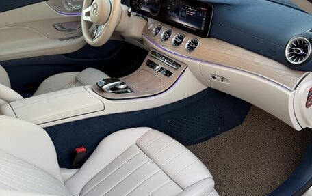 Mercedes-Benz E-Класс, 2020 год, 6 000 000 рублей, 15 фотография
