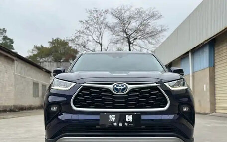 Toyota Highlander, 2022 год, 3 670 000 рублей, 2 фотография