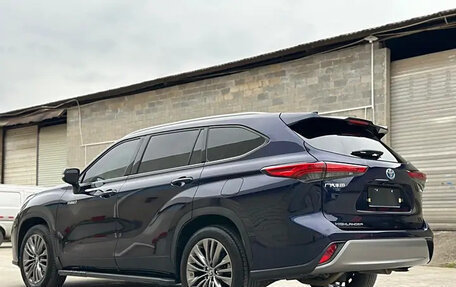 Toyota Highlander, 2022 год, 3 670 000 рублей, 4 фотография