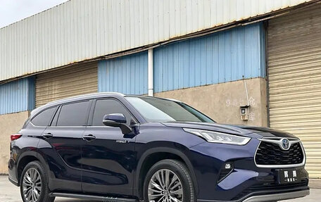 Toyota Highlander, 2022 год, 3 670 000 рублей, 3 фотография