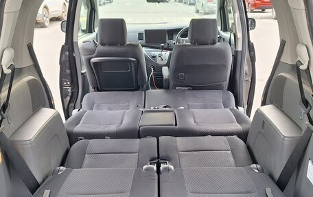 Toyota ISis I, 2010 год, 1 300 000 рублей, 17 фотография