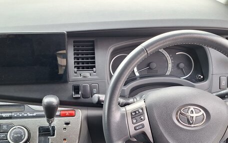 Toyota ISis I, 2010 год, 1 300 000 рублей, 20 фотография